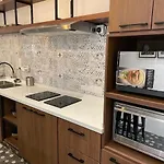 Ipoh 8Perkins Canning Garden 7-8Pax Elegant Homestay With 4Bedrooms, 3Bathroom, 1Living, 1Dining, 1Kitchen-Bar With 3Parkings