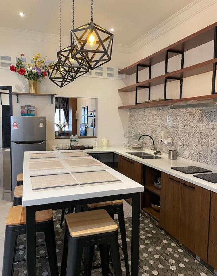8perkins Canning Garden 7-8pax Elegant With 4bedrooms, 3bathroom, 1living, 1dining, 1kitchen-bar With 3parkings Homestay *