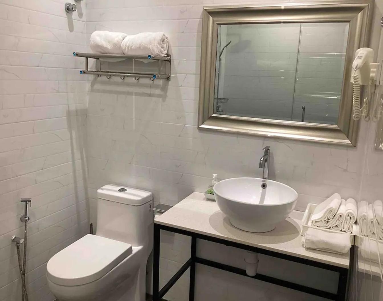 Homestay 8perkins Canning Garden 7-8pax Elegant With 4bedrooms, 3bathroom, 1living, 1dining, 1kitchen-bar With 3parkings