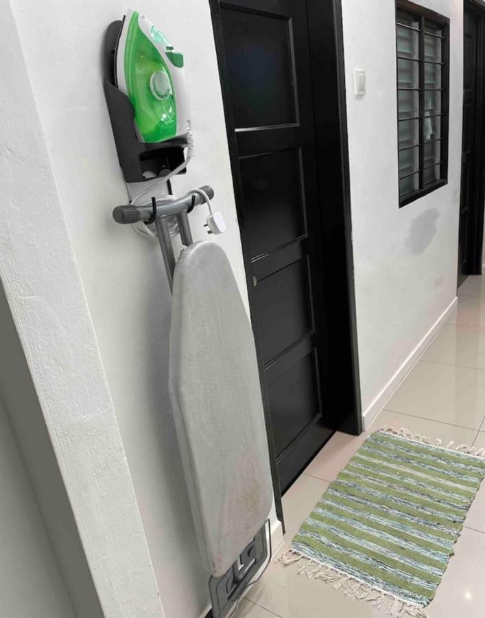 Homestay 8perkins Canning Garden 7-8pax Elegant With 4bedrooms, 3bathroom, 1living, 1dining, 1kitchen-bar With 3parkings