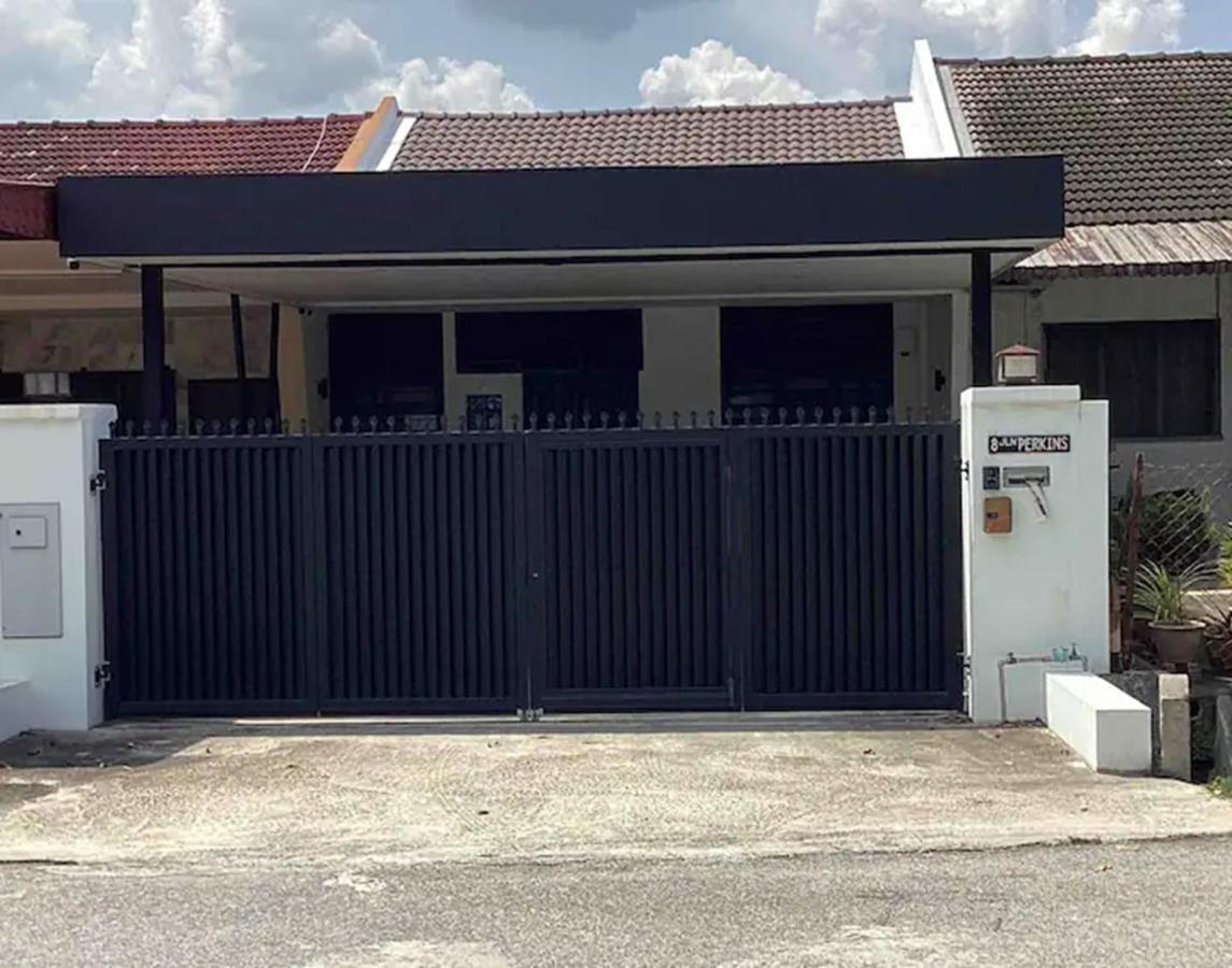 Homestay 8perkins Canning Garden 7-8pax Elegant With 4bedrooms, 3bathroom, 1living, 1dining, 1kitchen-bar With 3parkings *